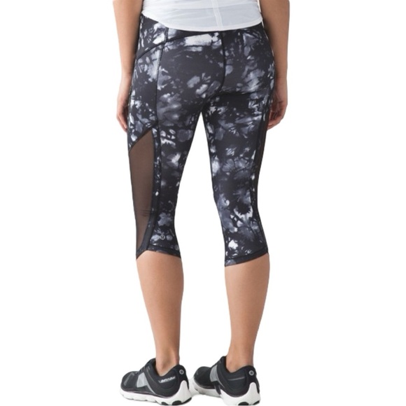 Lululemon Sun Runner Crop Leggings with Mesh Side Panels Sz 6 - Picture 3 of 11